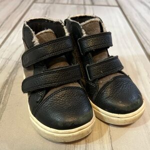 Toddler Boy Uggs Rennon Sneakers Size 6